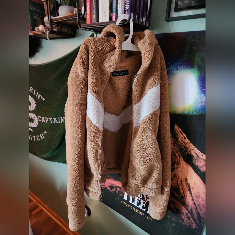 Abercrombie sherpa, size medium